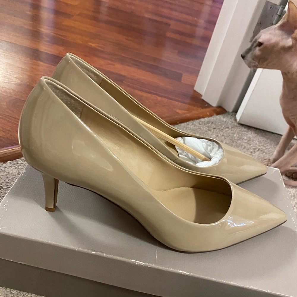 Franco Sarto kitten pump black leather and nude patent leather